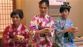 拳擊國手林郁婷（右）與與母親廖秀蘭（中）、阿嬤廖秦美玉（左）互動曾被拍成節目（圖／公視提供）