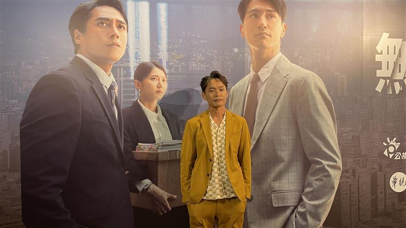 黃鐙輝同車20妹回家　遭老婆萁萁抓包氣炸