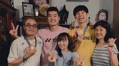 王齊麟曬一家五口照　十元融入王家超自然