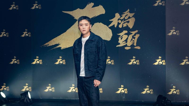 鄭人碩當兵時是憲兵。（圖／曼尼娛樂提供）