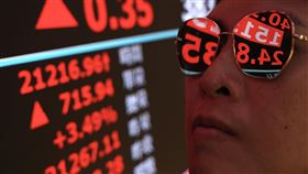 台股漲794點  創歷年最大漲點台股7日開高續攻，盤中最高曾站上21306.23點，上漲逾800點，最後收21295.28點，上漲794.26點，創台股收盤歷年最大漲點，漲幅3.87%，成交值為新台幣4433.24億元。中央社記者張新偉攝  113年8月7日