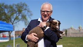 美國明尼蘇達州州長華茲（Tim Walz）成為賀錦麗的副手。（圖／翻攝自Tim Walz臉書）