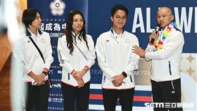 ▲巴黎奧運體操選手唐嘉鴻教練翁士航介紹他的團隊。（圖／記者劉彥池攝影）