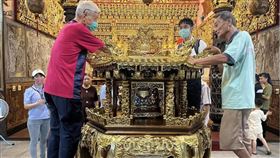 ▲金光閃閃的教母亭（圖／翻攝自劉進文木雕工作室粉絲專頁）