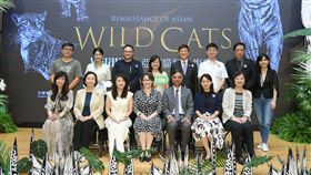 「亞洲貓科大復興」舉辦首映會，(左起後排)為製作團隊資深攝影潘郁文、動物園園長諶亦聰、台中市副市長鄭照新、台北市副市長林奕華、交通部觀光署副署長林信任、桃園市新聞處長羅楚東、台南市新聞處長蘇恩恩、新北市新聞局長張愛晶。前排為
為製作主持人白心儀、農業部次長杜文珍、三立總經理高明慧 副總統蕭美琴、印度台北協會會長葉達夫、日本台灣交流協會文化部部長村本千晶、文化部次長徐宜君。