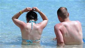 夏日炎炎容易中暑，防範措施要做好。(示意圖/翻攝自pixabay)