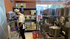 大茗本位製茶傳出有民眾喝到摻有濕紙巾的飲料。（圖／衛生局提供）