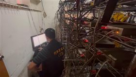 警方破獲「晴天TV」非法機房盜錄有線電視訊號源。（圖／翻攝畫面）