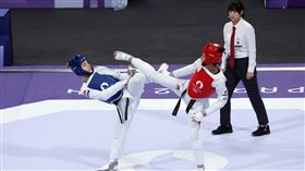 巫雨庭在女子跆拳道49公斤級擔任裁判，意外引發討論。（圖／路透社／達志影像）