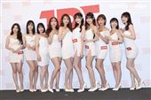 國際成人展前記者會「AV最強天后」河北彩伽領軍「鄉民老婆」明里紬、「空靈電眼美少女」涼森玲夢、「王牌強者」鈴村愛里、「神之巨乳尤物」小宵虎南、「暗黑第一美腿」新有菜、「神之乳美少女」櫻空桃、「全方位美乳天后」紗倉真菜、「小惡魔蘿莉教主」七澤米亞、「美少女界天花板」石川澪（圖／記者鄭孟晃攝影）