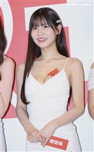 國際成人展前記者會「AV最強天后」河北彩伽領軍「鄉民老婆」明里紬、「空靈電眼美少女」涼森玲夢、「王牌強者」鈴村愛里、「神之巨乳尤物」小宵虎南、「暗黑第一美腿」新有菜、「神之乳美少女」櫻空桃、「全方位美乳天后」紗倉真菜、「小惡魔蘿莉教主」七澤米亞、「美少女界天花板」石川澪（圖／記者鄭孟晃攝影）