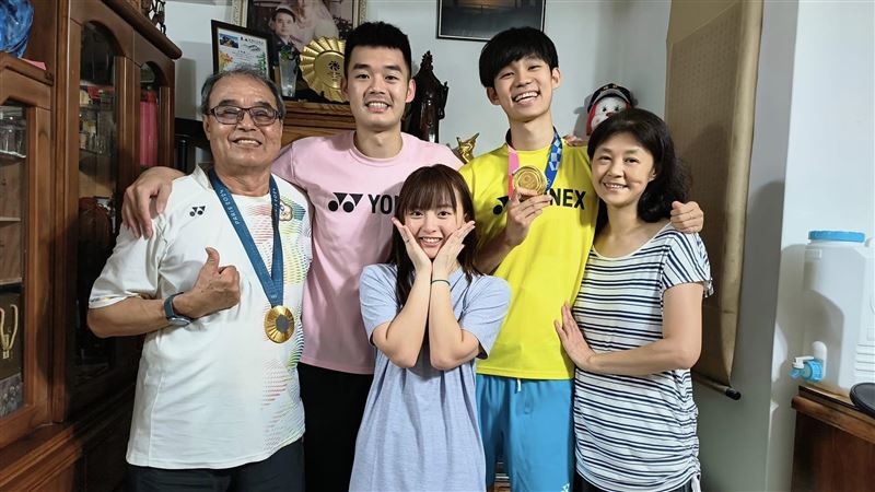 陳詩媛無名指「見戒指」王齊麟霸氣給承諾