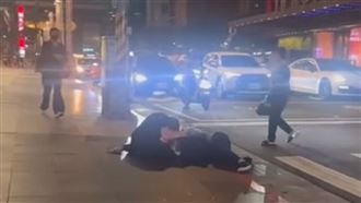 火爆畫面曝光！信義區2百貨櫃姐當街互毆