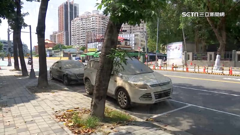 獨／泡水車停收費車格　沒車牌不能開單