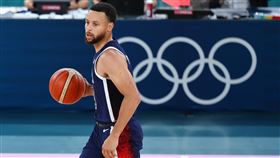 巴黎奧運男籃　美國力拚金牌連霸（3）美國職籃NBA球星柯瑞（Stephen Curry）（圖）目前正代表美國征戰2024巴黎奧運，這也是他個人生涯首屆奧運，法國時間6日晚間他在8強賽登場亮相，攜手隊友前進4強，目標直指金牌。中央社記者王騰毅巴黎攝  113年8月8日