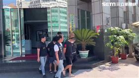 北市警方前往桃園逮捕李姓販毒父子檔。（圖／翻攝畫面）