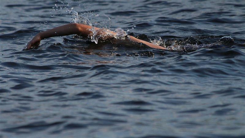 28歲選手游泳一半突溺斃　直播鏡頭全都錄