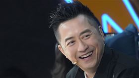 工作人員擔心哈林身體狀況。（圖／東森提供）