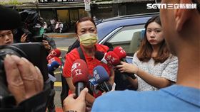 福德國小怪手墜落四樓，怪手高姓駕駛母親。（圖／翻攝畫面）