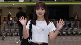 陳詩媛低調來接機王齊麟被媒體捕獲。（圖／記者鄭孟晃攝影）