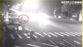 新／12秒驚悚畫面曝！電線掃過警後仰倒地