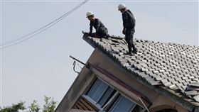 鹿兒島縣大崎町，救災人員全力搜救中。（圖／路透社／達志影像）