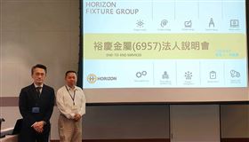 ▲商用展示架獲利王裕慶看好新客戶、新產品、新服務及生產垂直整合綜效，助力營運添翼。（右為裕慶董事長廖昭宜，圖為裕慶提供）