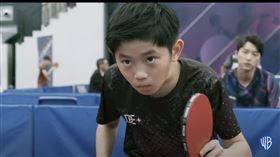 江宏傑（後）出現在《乒乓男孩》。（圖／翻攝乒乓男孩YT）