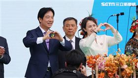 ▲520就職雷虎小組衝場 賴清德蕭美琴比愛心（圖／記者楊澍攝影）