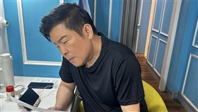 曾國城受訪談羅時豐頻道下架原因。（圖／翻攝臉書）