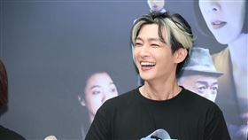 藝人炎亞綸（吳秉孺）被控拍攝持有少年私密片沈寂了一陣子，今天（10日）出席三立人性科幻影集《Q18量子預言》特映會。（圖／記者鄭孟晃攝影）