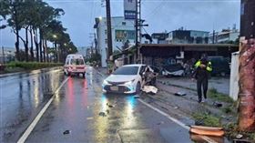 ▲高雄光明路13小時內連發2起車禍。（圖／CTWANT）