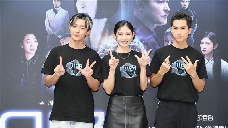 炎亞綸《Q18》演「人生最沒感情的吻」