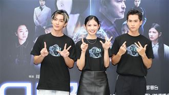 炎亞綸《Q18》演「人生最沒感情的吻」