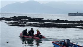 新北市一名孔姓男子（53歲）8日從貢寮澳仔漁港出海潛水撿拾貝類，至今失聯下落不明，警消人員接獲家屬報案動員搜尋，在近海找到一艘波特船，但未見孔男蹤影，今天將持續以海面、水下及空拍機等方式進行搜救。