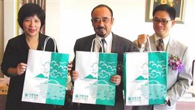 林昭文（中）在阿拉伯經商，誘因濃黑的眉毛與鬍鬚與阿拉伯人相似，因此被冠上「台灣阿拉伯王」稱號。（圖／CTWANT）