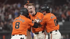 ▲坎納（Mark Canha）敲出再見高飛犧牲打。（圖／美聯社／達志影像）