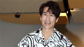 羅時豐「2023真愛秀·藍寶石大歌廳」 行前練團。（記者邱榮吉/攝影）