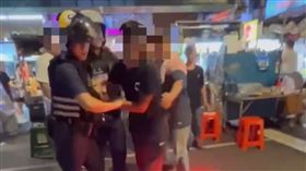 少年酒駕在夜市亂竄，差點撞到無辜民眾。（圖／警方提供）