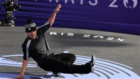 孫振享受巴黎奧運舞台  大展舞技（1）台灣霹靂舞好手孫振（Quake）（圖）法國時間10日下午在2024巴黎奧運B-boy小組循環賽第3戰亮相，展現滿滿舞台能量與熱情態度，盡情享受舞台、大展舞技。中央社記者王騰毅巴黎攝　113年8月11日