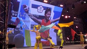 奧運台灣館閉幕金牌夜 妮妃雅與觀眾感動落淚巴黎文化奧運台灣館在巴黎10日晚上10點舉行閉幕夜時，傳來拳擊選手林郁婷勇奪金牌的喜訊，正在台上表演的妮妃雅驚喜到腳軟，立刻跪下，全場尖叫聲不斷。中央社記者李若韻巴黎攝 113年8月11日