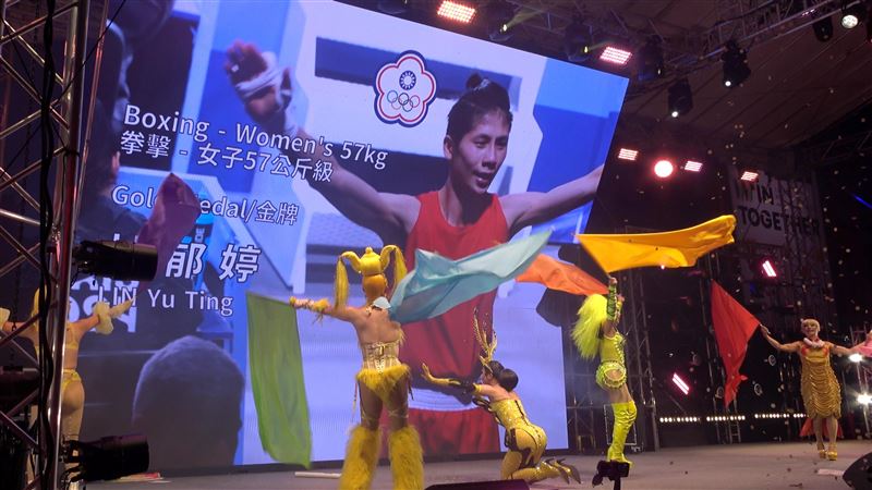 林郁婷奪金！妮妃雅驚喜跪　全場感動落淚
