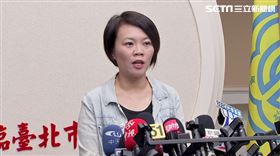 ▲簡舒培受訪談柯文哲及木柯公司直呼「藍綠都不敢作的事情，白營居然做！難怪大家說白色比較容易髒，而且是非常髒！」