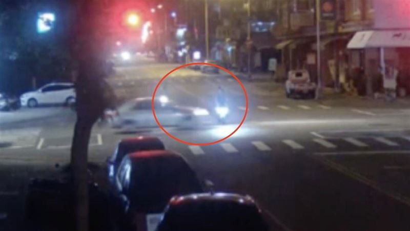 台中驚悚車禍！18歲騎士遭撞飛重摔昏迷