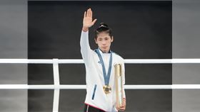 ▲台灣女兒林郁婷，巴黎奧運拳擊57公斤級奪金牌，頒獎台上感動眼淚。（圖／中華奧會提供）