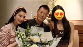  林書煒（左）曬出一家三口合照，蔡中泠（右）的美貌被讚爆。（圖／翻攝自臉書）