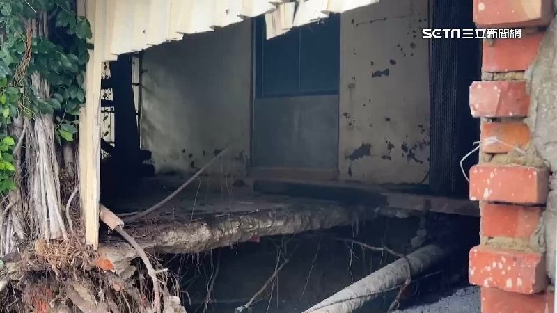 連日雨!疑自來水管破裂地基淘空 民宅傾斜