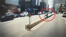 仆街,違規穿越,行人,台南市,中西區,民生路二段