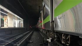 台鐵松山車站傳落軌事故。（圖／鐵路警察提供）
