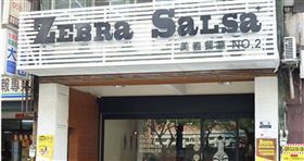 ▲新竹知名葛朗餐飲集團旗下的美義餐廳「斑馬騷莎」新竹民族店近日遭員工上網爆料，指控店內的環境「充斥蟑螂老鼠」。（圖／翻攝FB／新竹爆料公社）